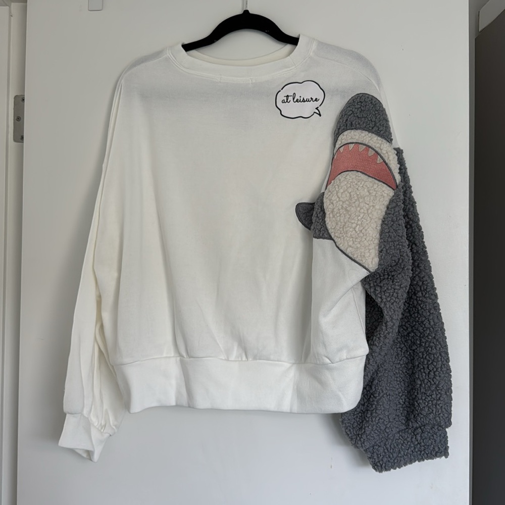 BUY 2 GET 1 FREE NWOT oversized Cozy White and Gray Women's Sweater with shark g - Picture 2 of 3